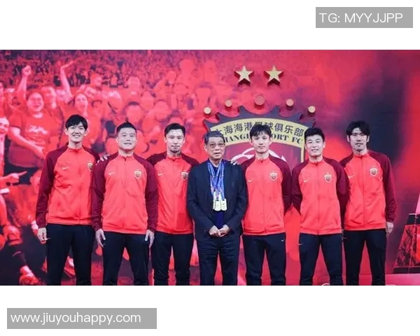 吕文君分享夺冠喜悦与恩师徐根宝合影重温崇明足球情怀 吕文君分享夺冠喜悦与恩师徐根宝合影重温崇明足球情怀