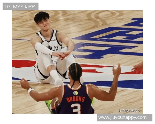 曾凡博防守失误贾里德巴特勒轻松突破上篮得分 曾凡博防守失误贾里德巴特勒轻松突破上篮得分