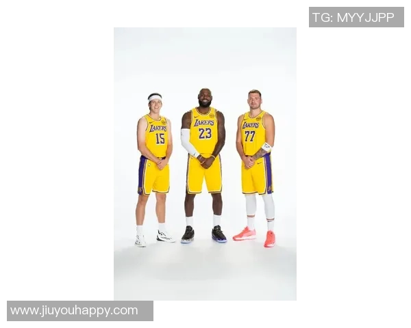 里夫斯谈詹姆斯与东契奇的独特性与细微差别之处 里夫斯谈詹姆斯与东契奇的独特性与细微差别之处