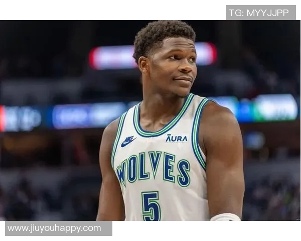 森林狼爱德华兹因右腿筋紧张首节伤退将缺席本场比赛 森林狼爱德华兹因右腿筋紧张首节伤退将缺席本场比赛