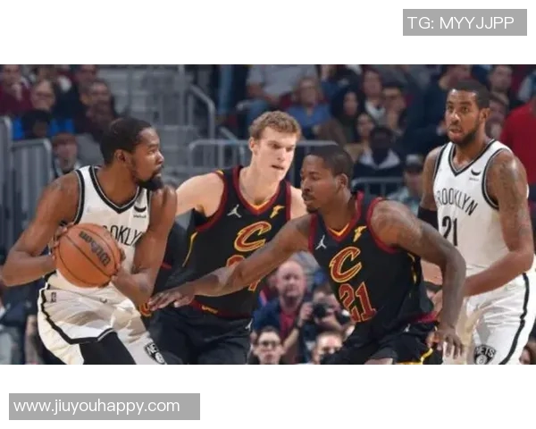 海兰德半场表现抢眼5投3中贡献12分1篮板2助攻1抢断助力全队