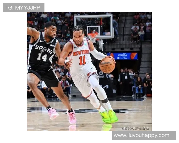 米奇约翰逊强调文班是球队基石但他渴望团队合作而非孤军奋战