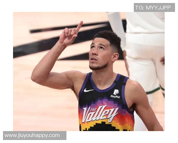 布克谈球队氛围：每天进步心态教练支持让我们乐在其中