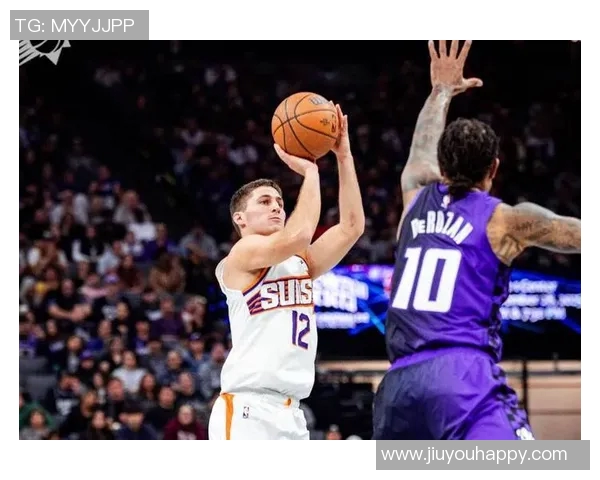 布克高效表现仅用26分钟砍下19分3助攻成为球队绿叶助力胜利